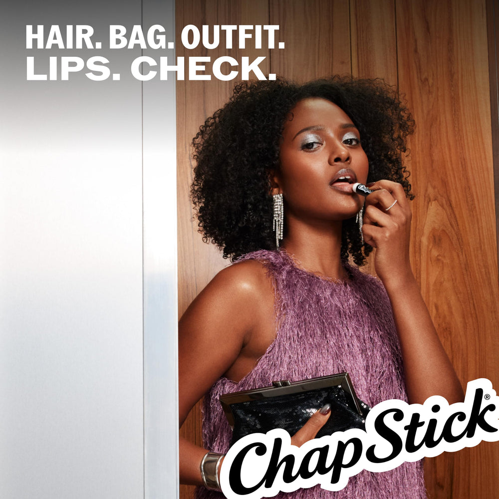 Primer plano etiqueta ChapStick del tubo abierto, ChapStick información clara