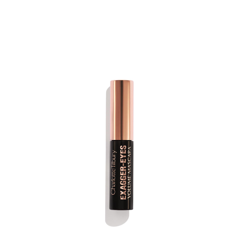 Charlotte Tilbury brocha curva detalle que separa y riza las pestañas eficazmente