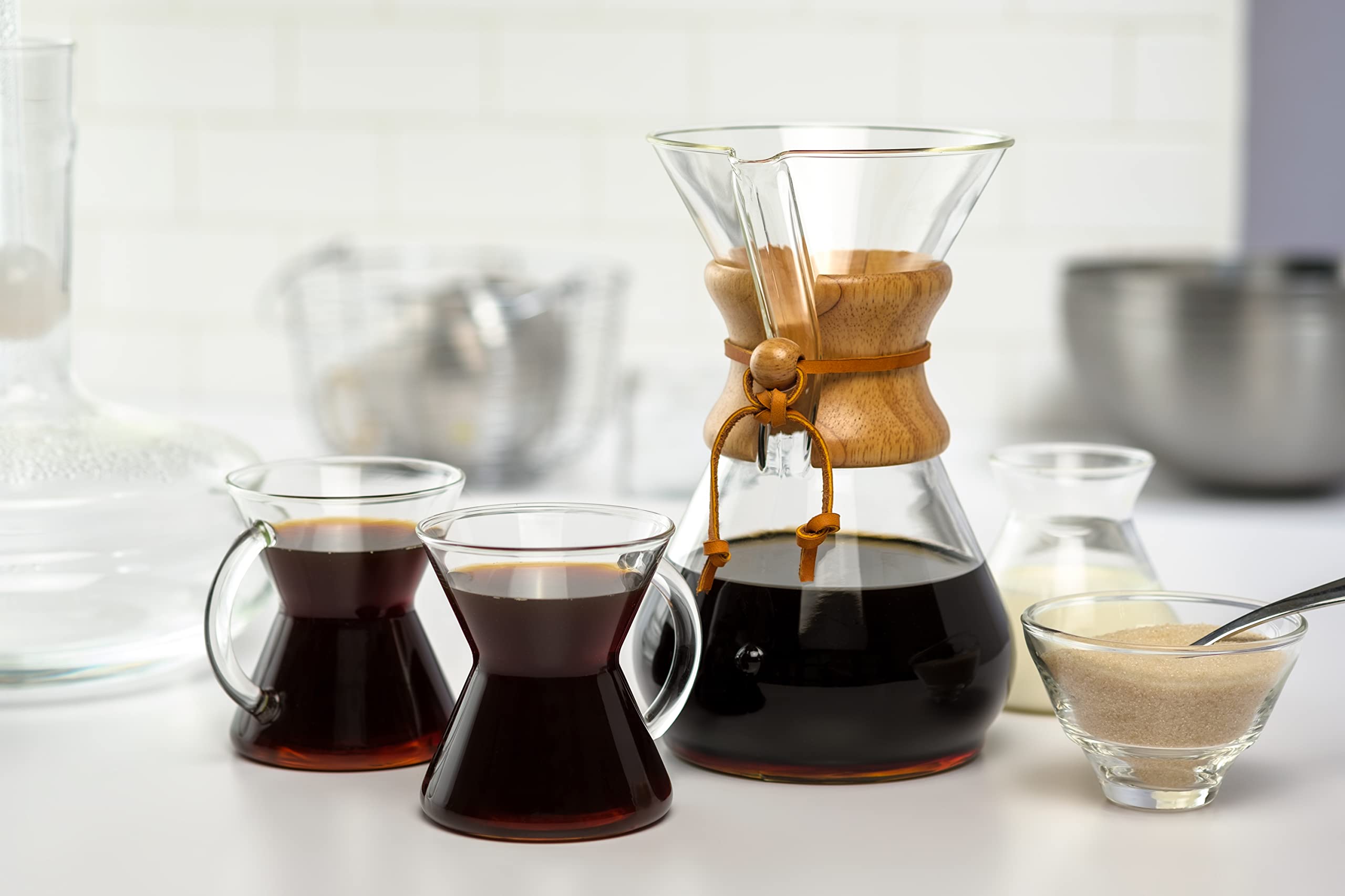 Chemex en cocina estilizada transmitiendo diseño y experiencia ritual