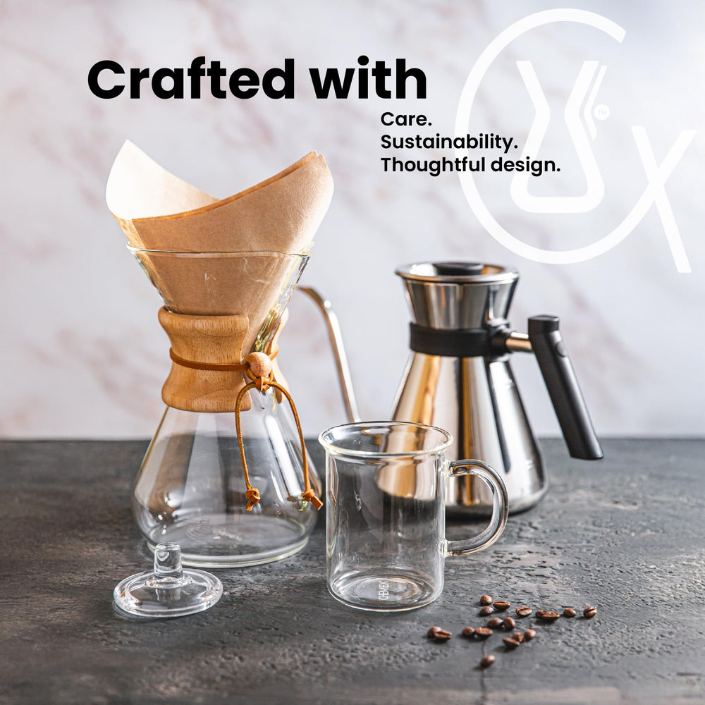 Chemex vista cercana del borde cuadrado que mantiene la forma durante la extracción