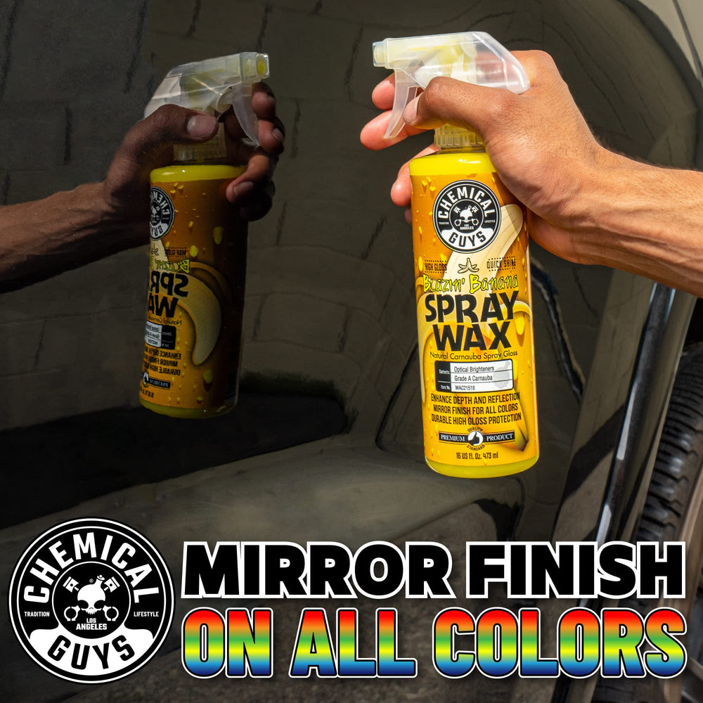 Chemical Guys spray en un garaje mostrando vehículo brillante listo para exhibición