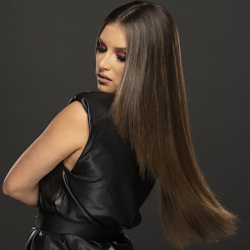 CHI producto en salón sobre mesa con cabello estilizado y brillo saludable