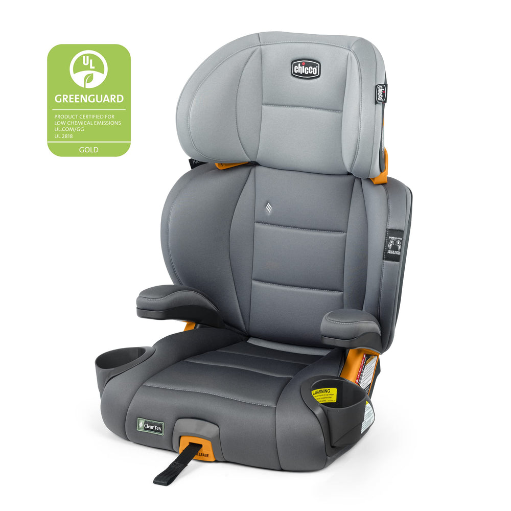 Chicco instalado en asiento de auto mostrando escala y uso real