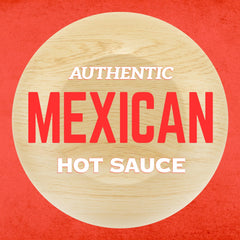 Cholula vertida sobre taco realzando sabor y presentación