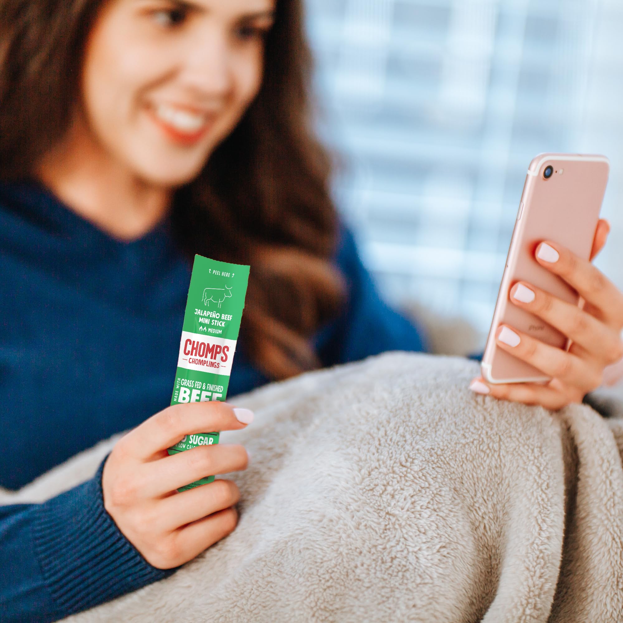 Chomps etiqueta nutricional resaltando proteínas y cero azúcar