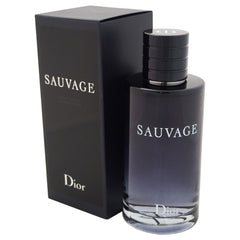 CHRISTIAN DIOR Sauvage en tocador mostrando uso cotidiano y estilo