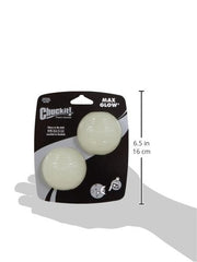 Chuckit! pelota en mano para comparar tamaño y ver que es ideal para perros medianos