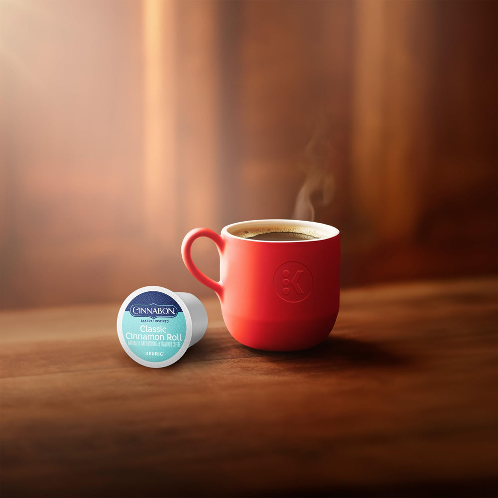 Cinnabon en escena de desayuno para inspirar consumo diario y disfrute