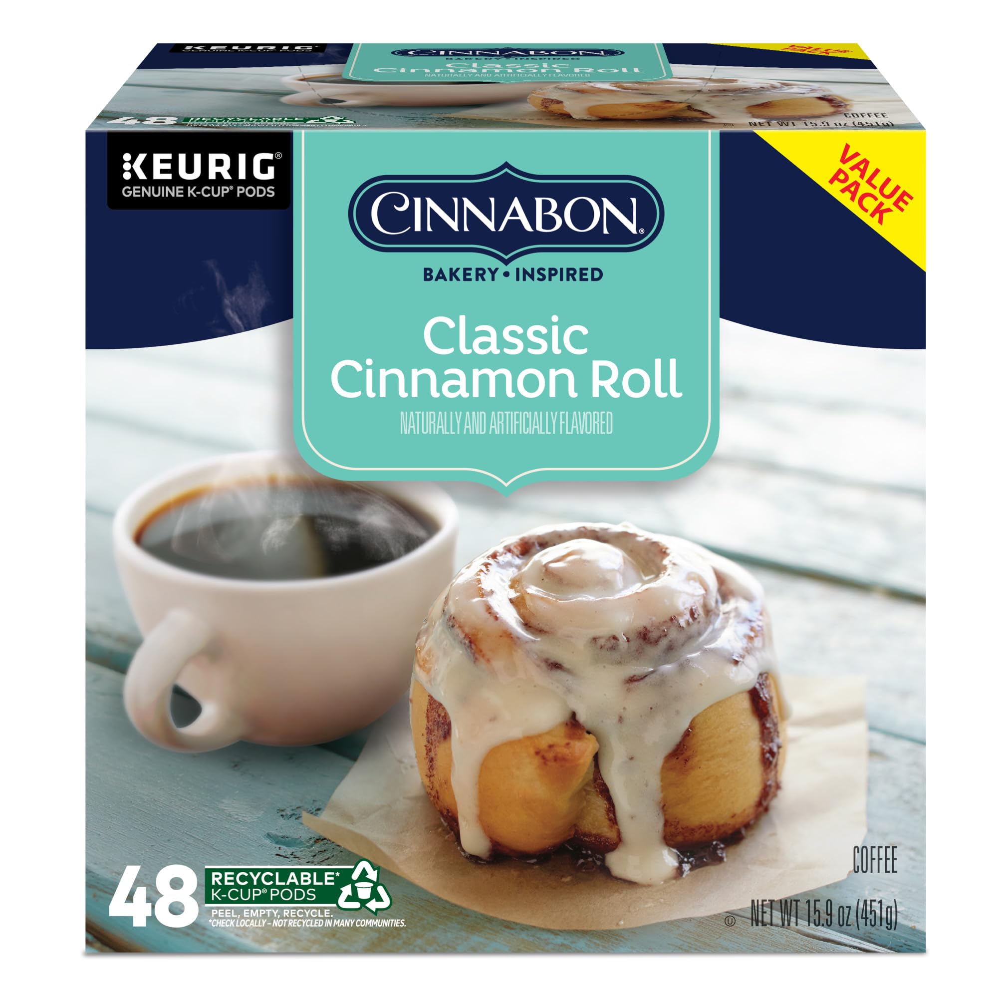 CINNABON cápsula colocada en máquina Keurig lista para preparar, uso sencillo