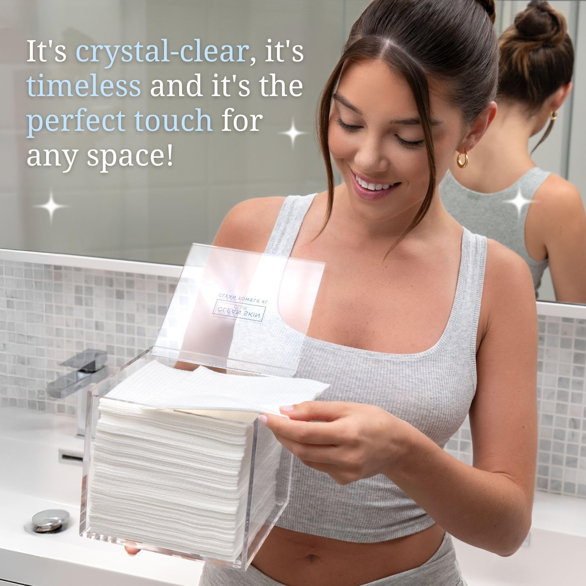 CLEAN SKIN CLUB comparación de tamaño con una mano para escala práctica