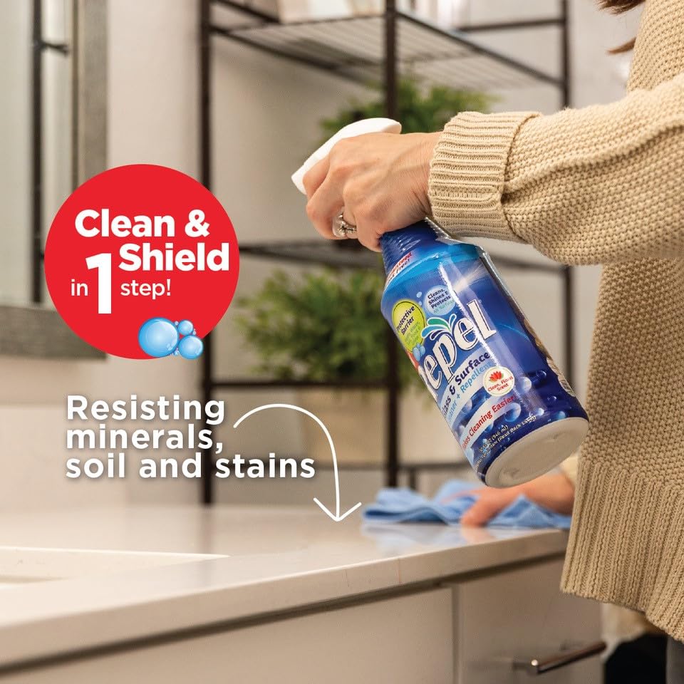 Clean-X aplicado en grifos cromados y azulejos mostrando acabado brillante