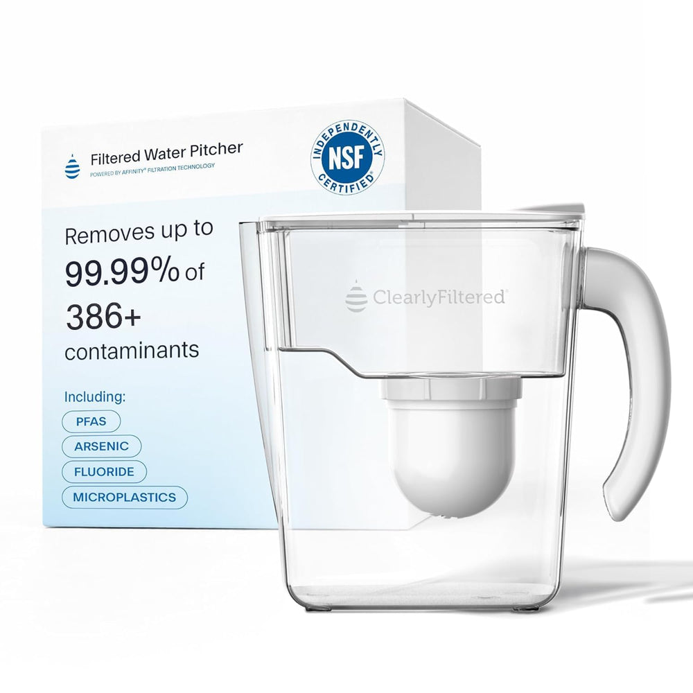 Clearly Filtered jarra frontal mostrando diseño y capacidad familiar