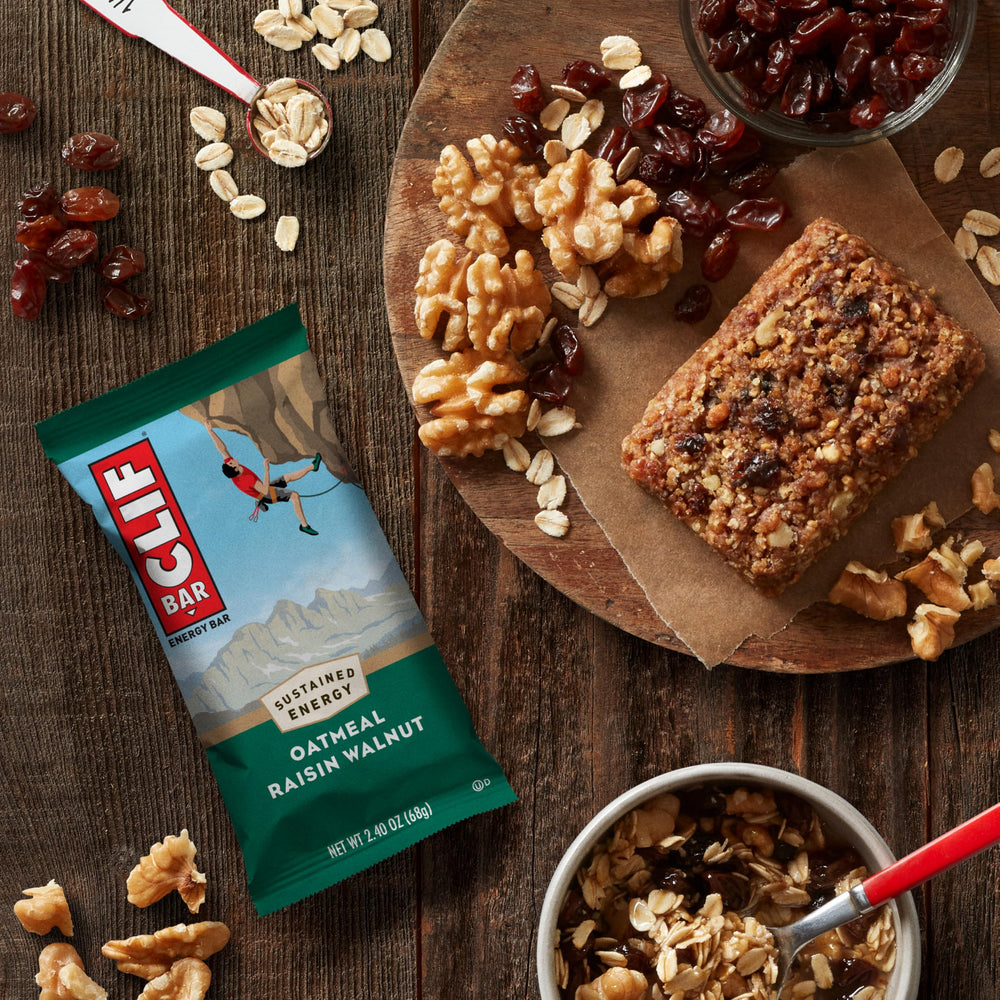 CLIF Bar barrita en mochila durante caminata para energía durante la ruta