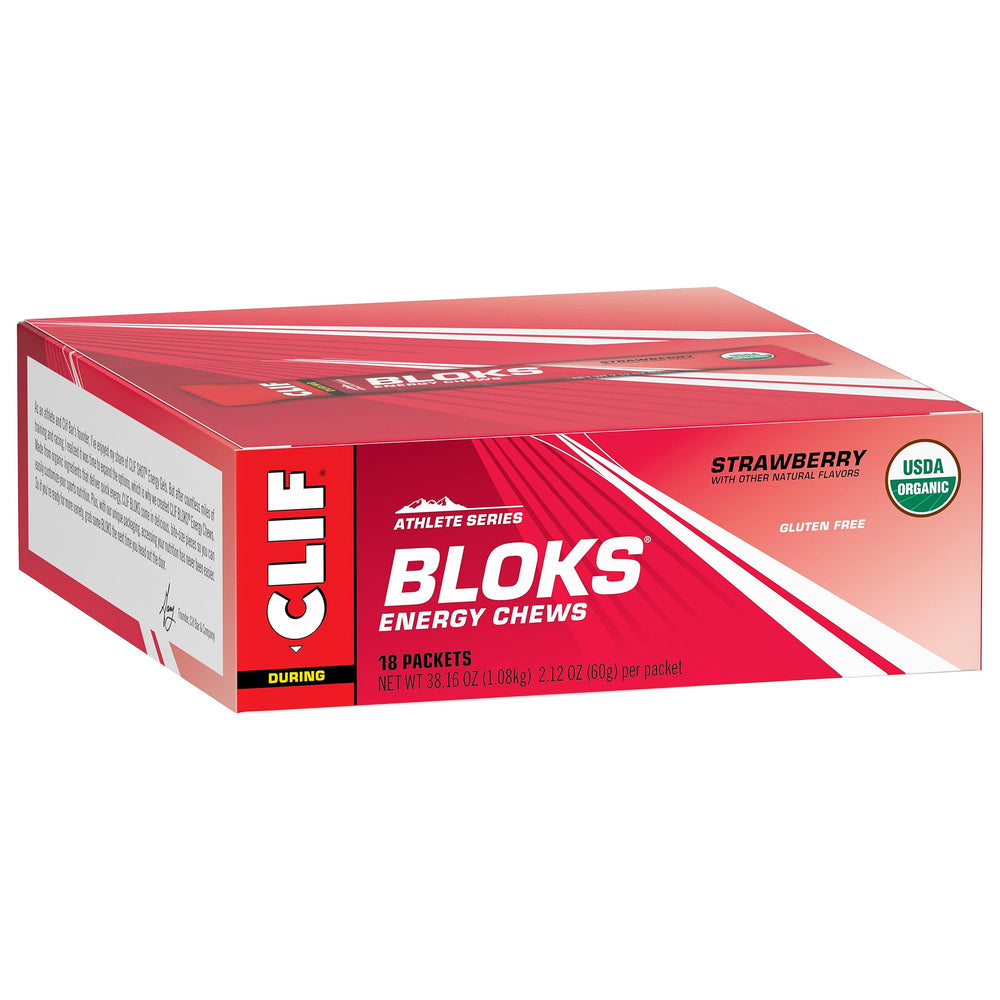 CLIF Bar BLOKS fresa sobre sendero ilustrando uso en aventura al aire libre