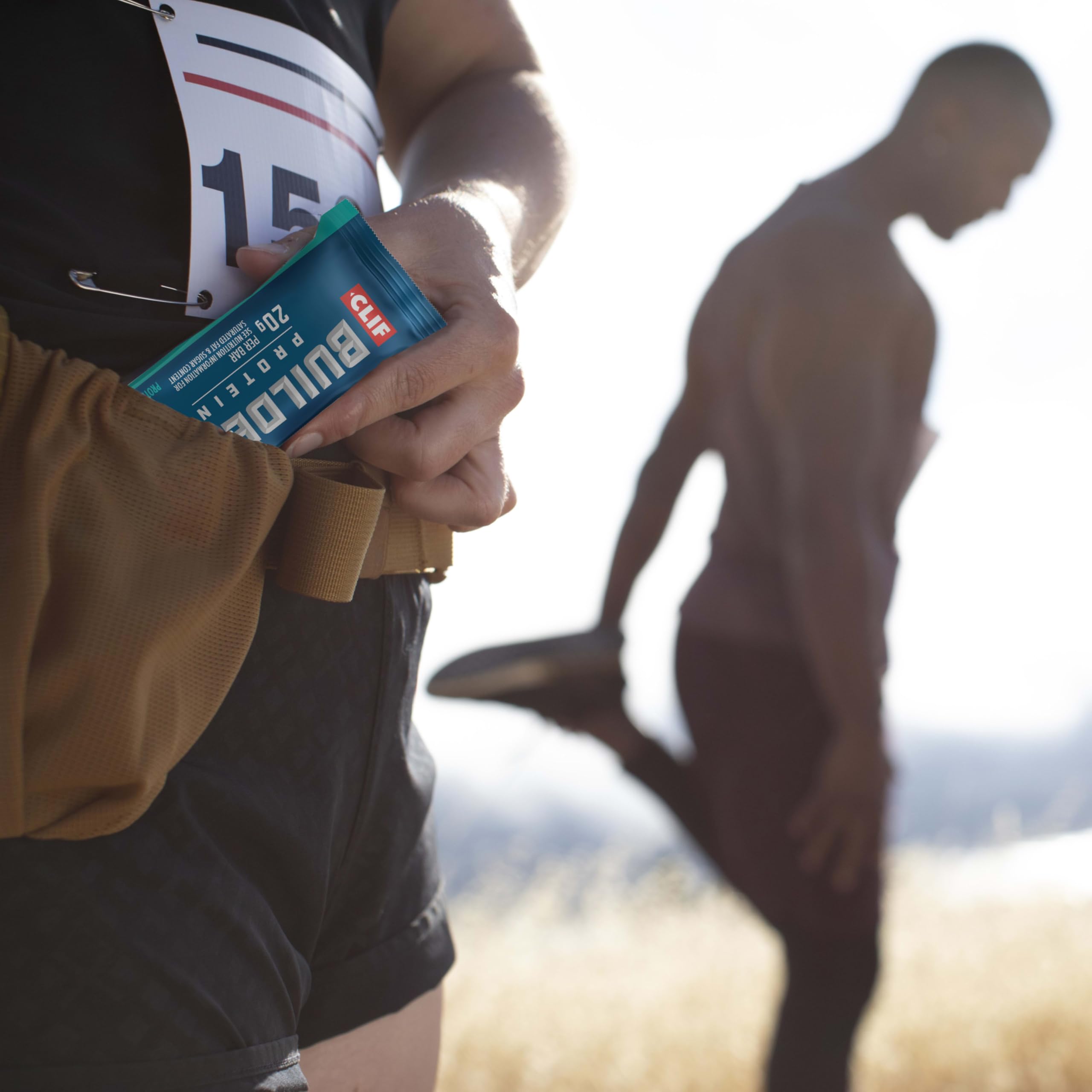 CLIF BUILDER'S escena lifestyle activo mostrando energía sostenida después del ejercicio
