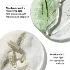 Clinique Moisture Surge aplicación en mano demostrando absorción rápida