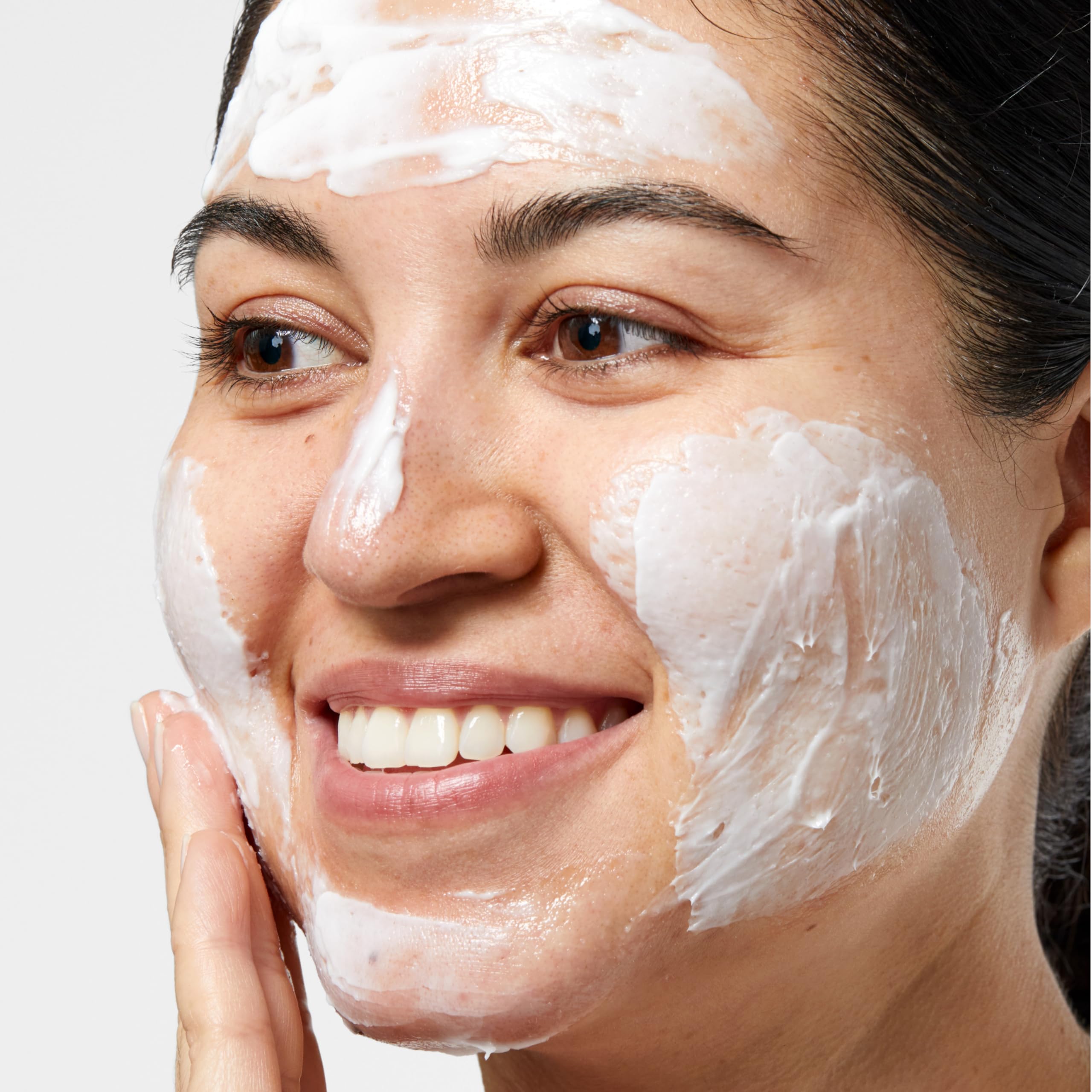 Clinique uso aplicado sobre rostro para renovar textura