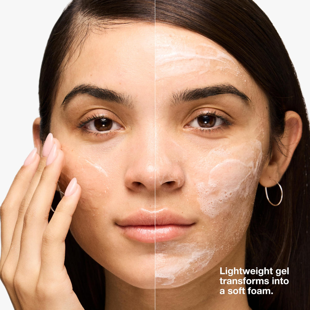 Clinique textura en gel translúcido que muestra suavidad y fácil aplicación