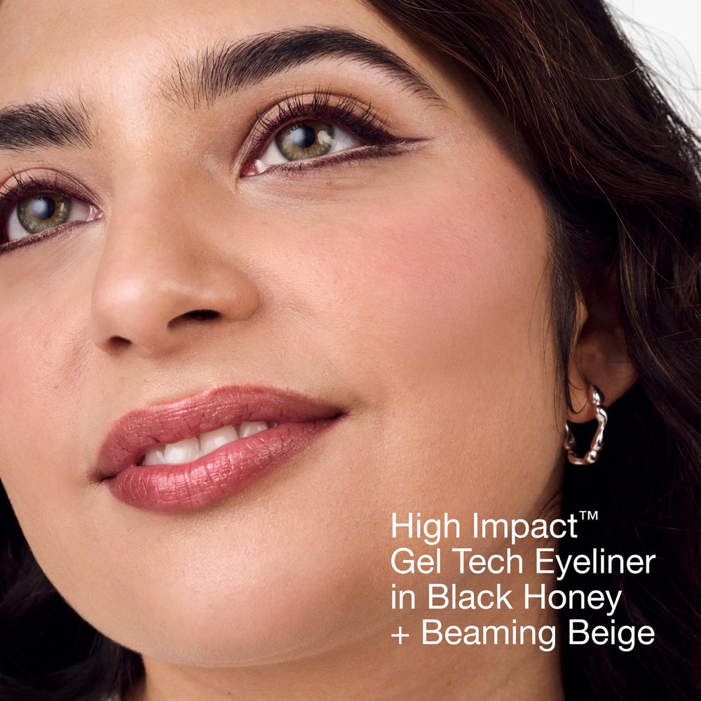Clinique High Impact detalle de la punta y textura cremosa que facilita el trazo