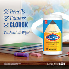 Clorox toallita en uso sobre un escritorio limpiando rápidamente