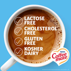 Coffee Mate polvo disuelto en café caliente mostrando crema uniforme y sabor a vainilla