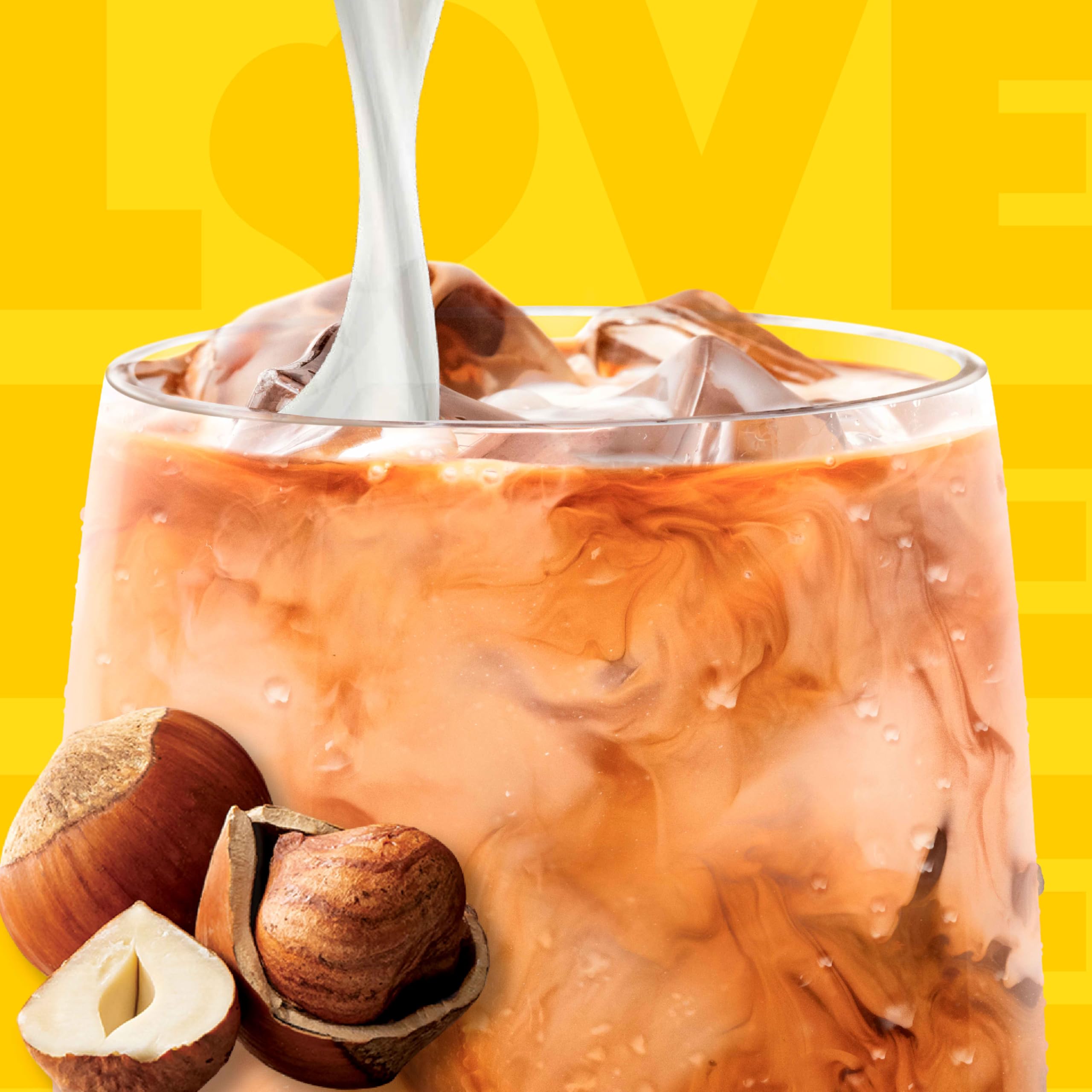 Coffee Mate textura cremosa en cuchara que aporta cuerpo y sabor