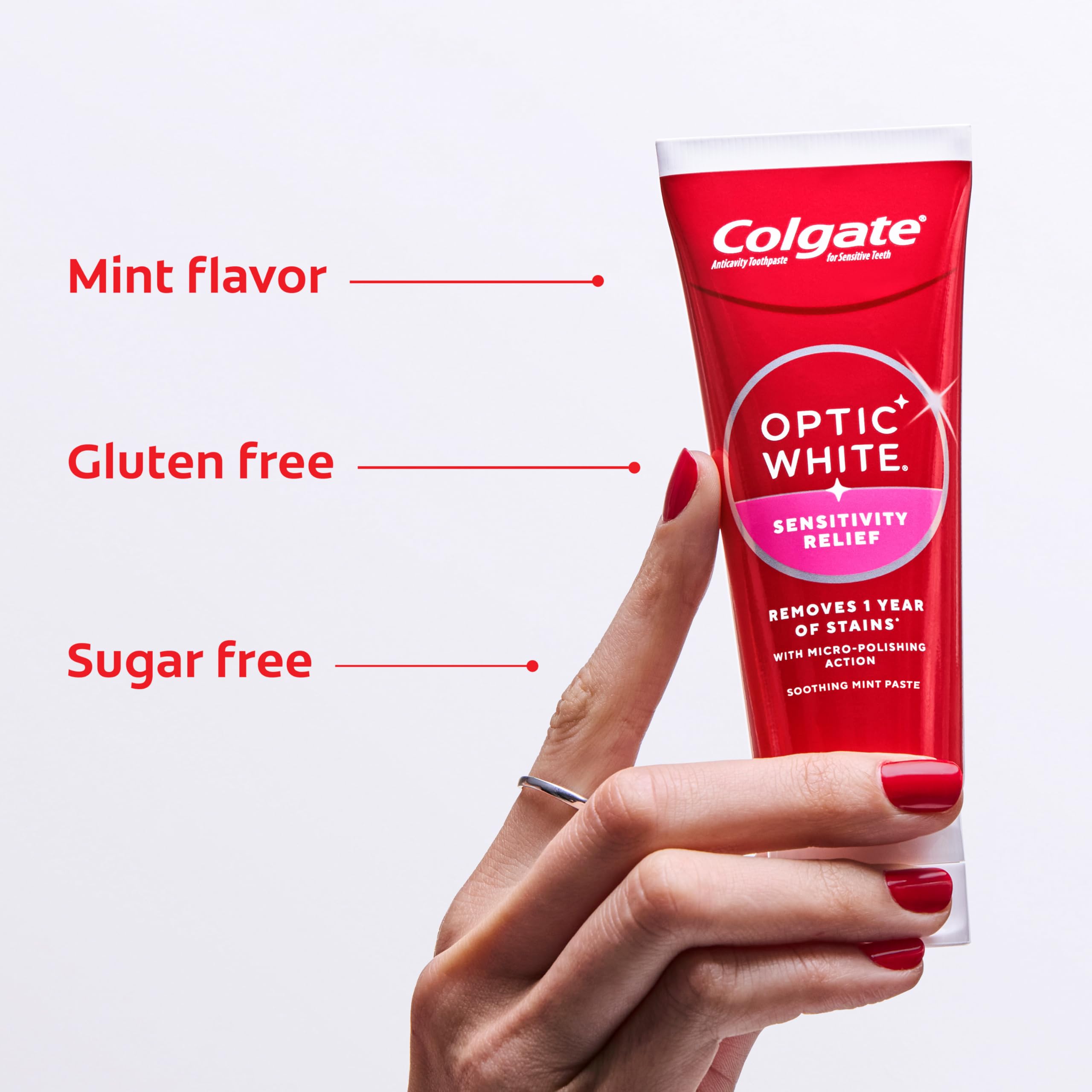 Colgate Optic White uso en baño mostrando rutina diaria y frescura menta