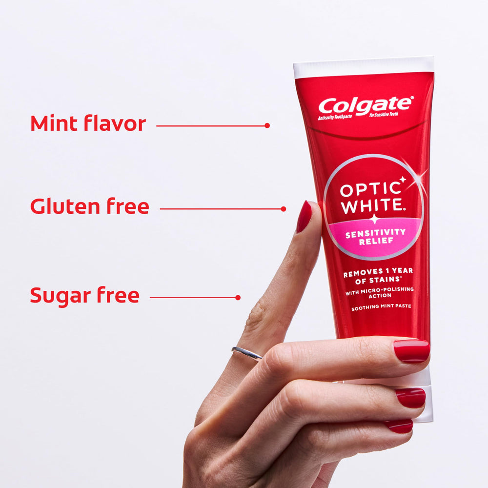 Colgate Optic White uso en baño mostrando rutina diaria y frescura menta
