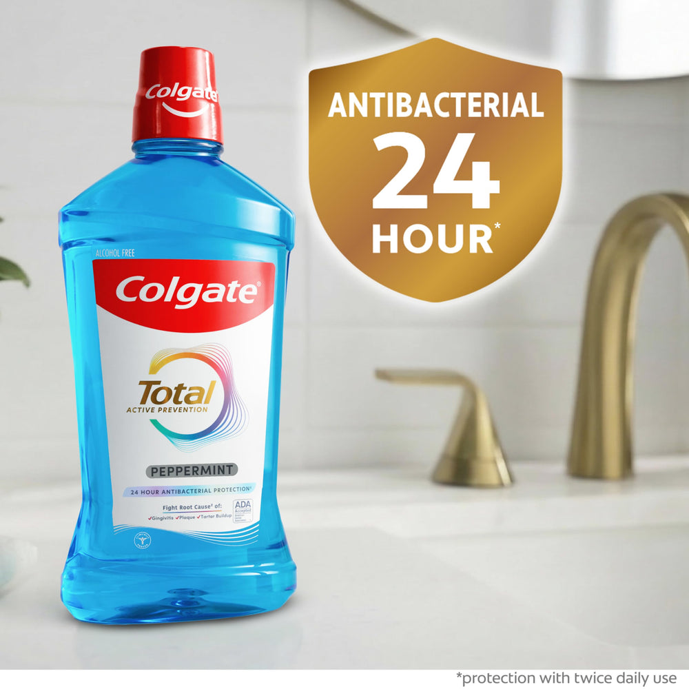 Colgate Total fluido translúcido destacando textura suave