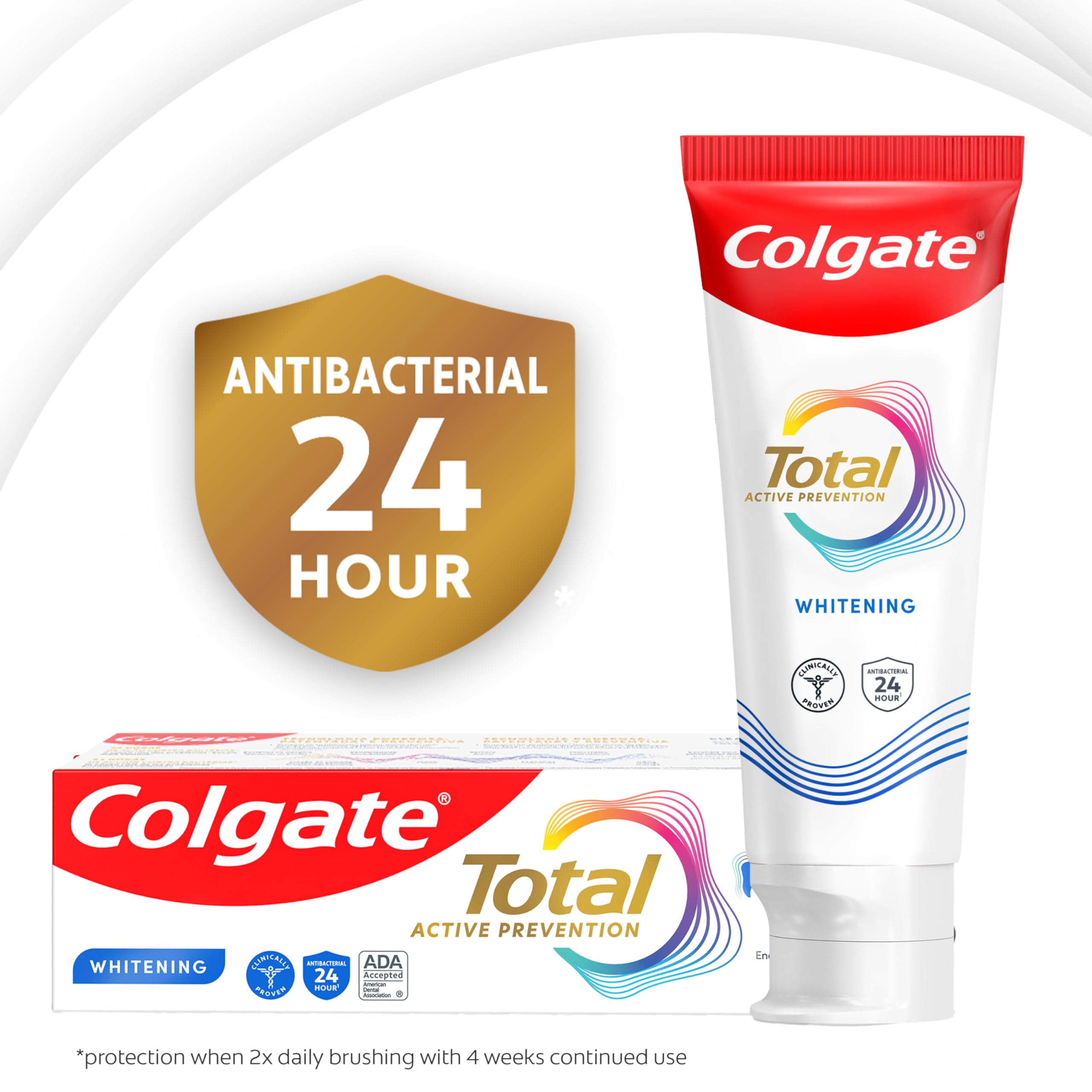 Colgate Total espuma sobre el cepillo indicando limpieza y blanqueo