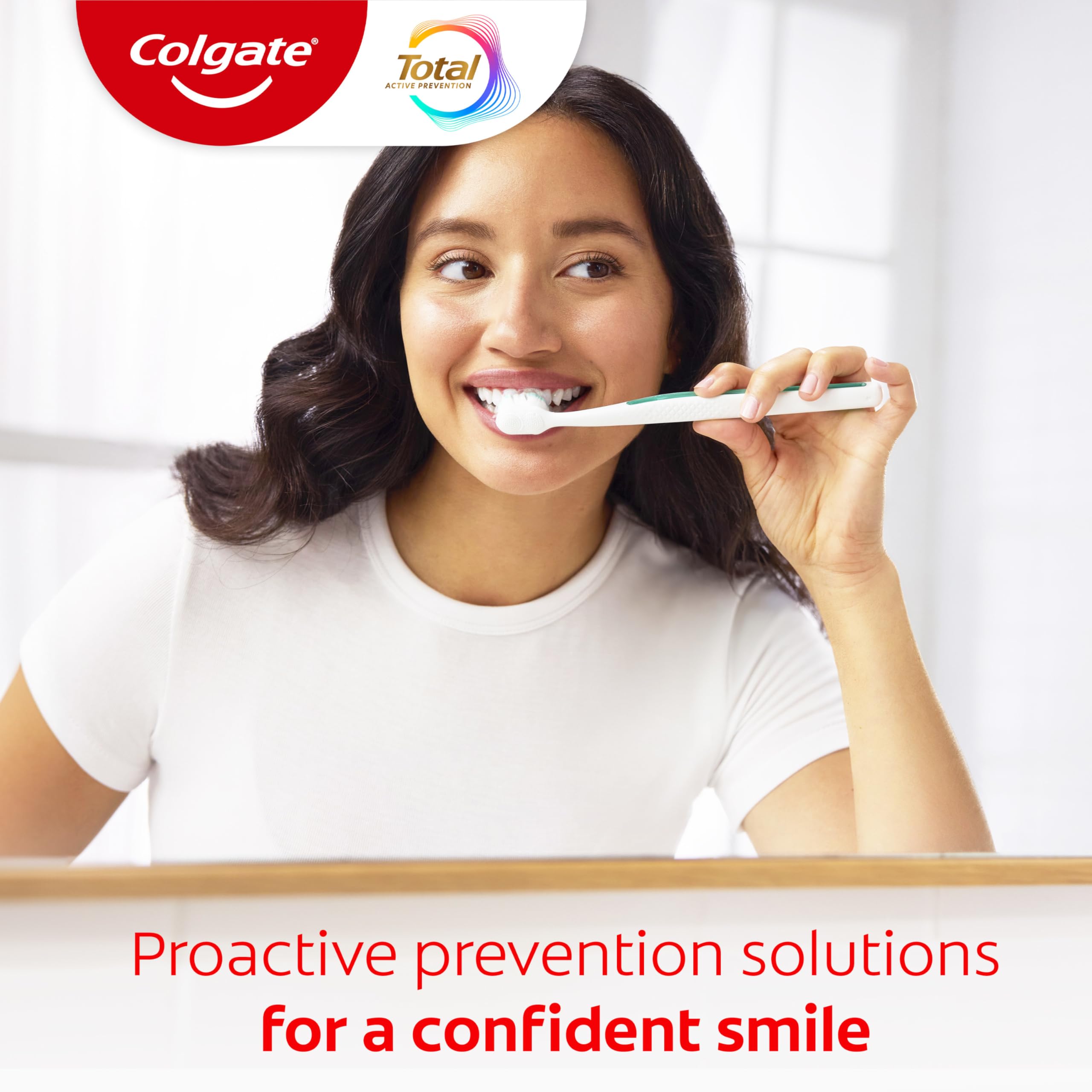 Colgate Total etiqueta con ingredientes clave y beneficios visibles