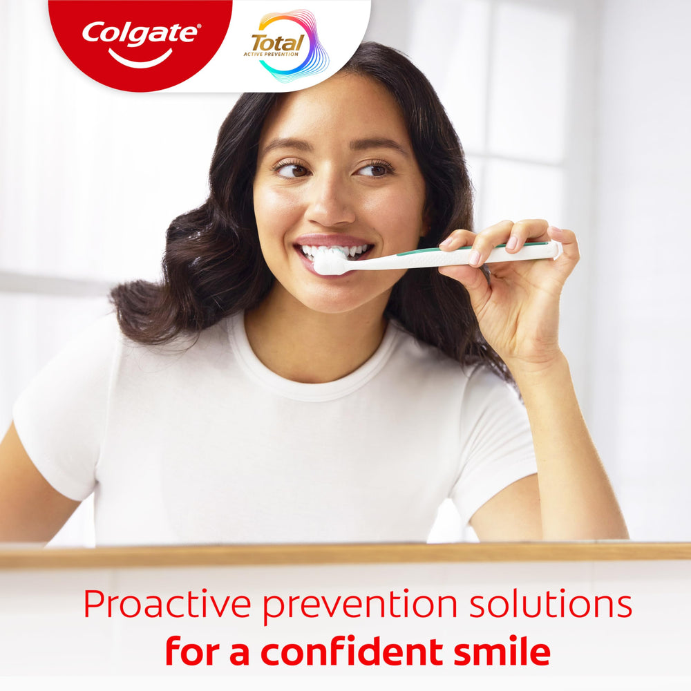 Colgate Total etiqueta con ingredientes clave y beneficios visibles