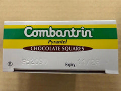 Primer plano de un Combantrin Chocolate Square mostrando textura y brillo