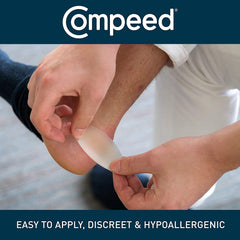 Compeed parche aplicado en talón dentro de zapato deportivo para alivio durante ejercicio