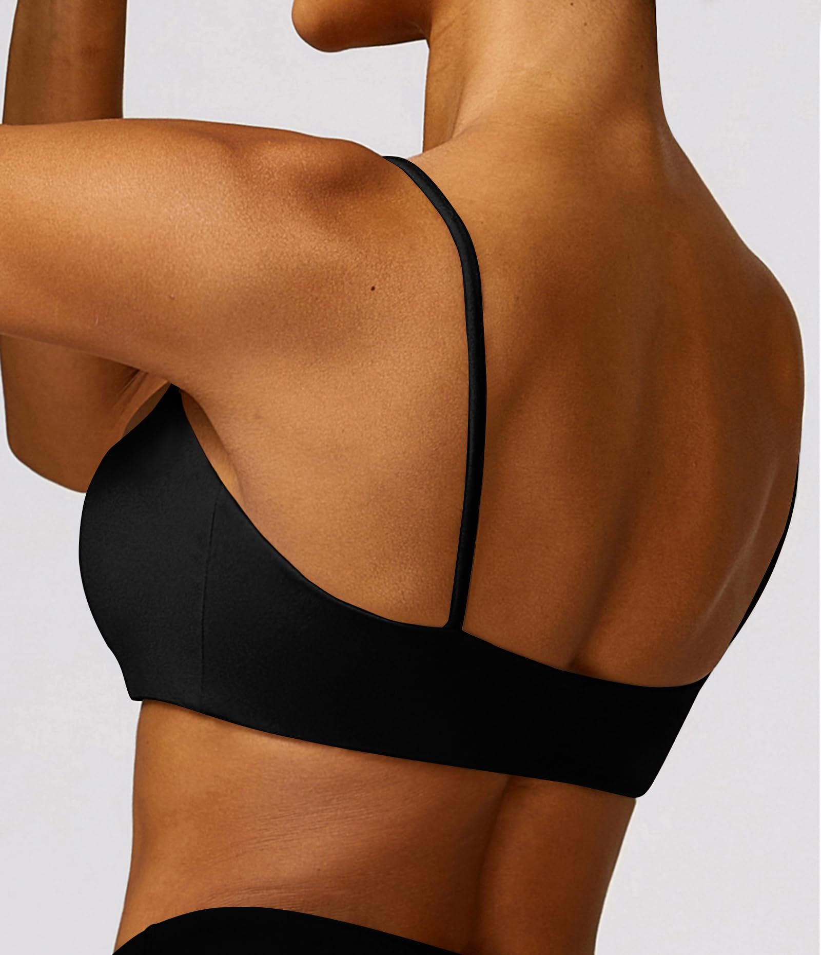 Comper bralette en contexto casual que realza la silueta y aporta estilo