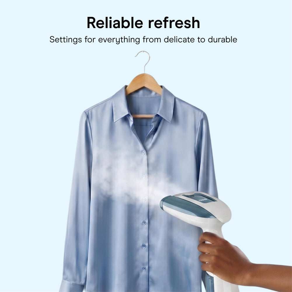 Conair vaporizador en uso sobre camisa para alisar arrugas rápidamente