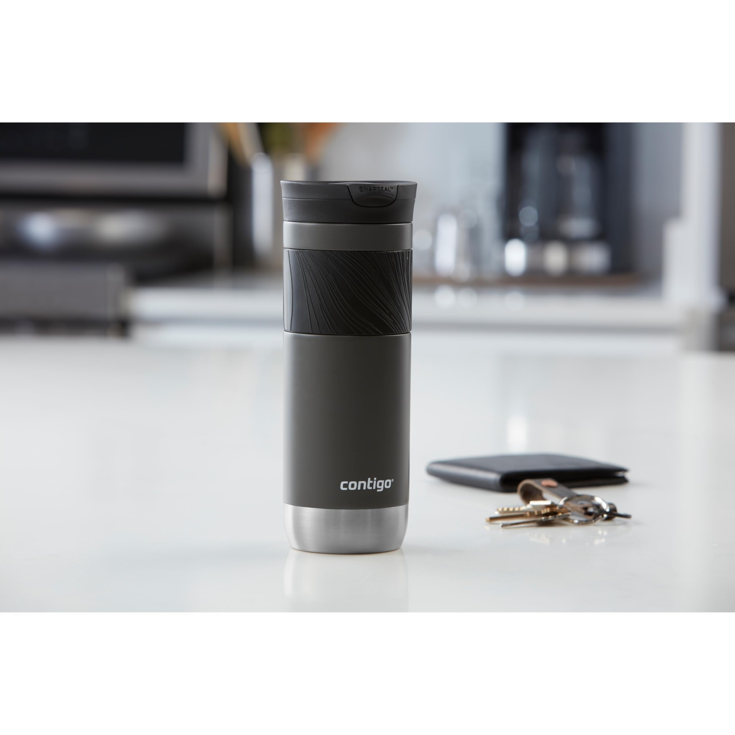 Contigo Byron 2.0 comparación de tamaño junto a una taza para apreciar capacidad