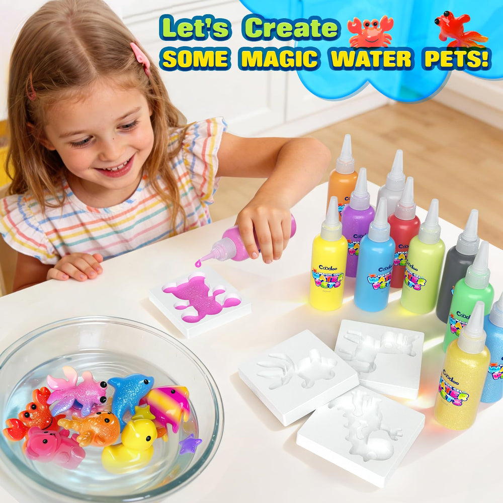 Coodoo niña usando el kit formando una mascota acuática, fomenta motricidad