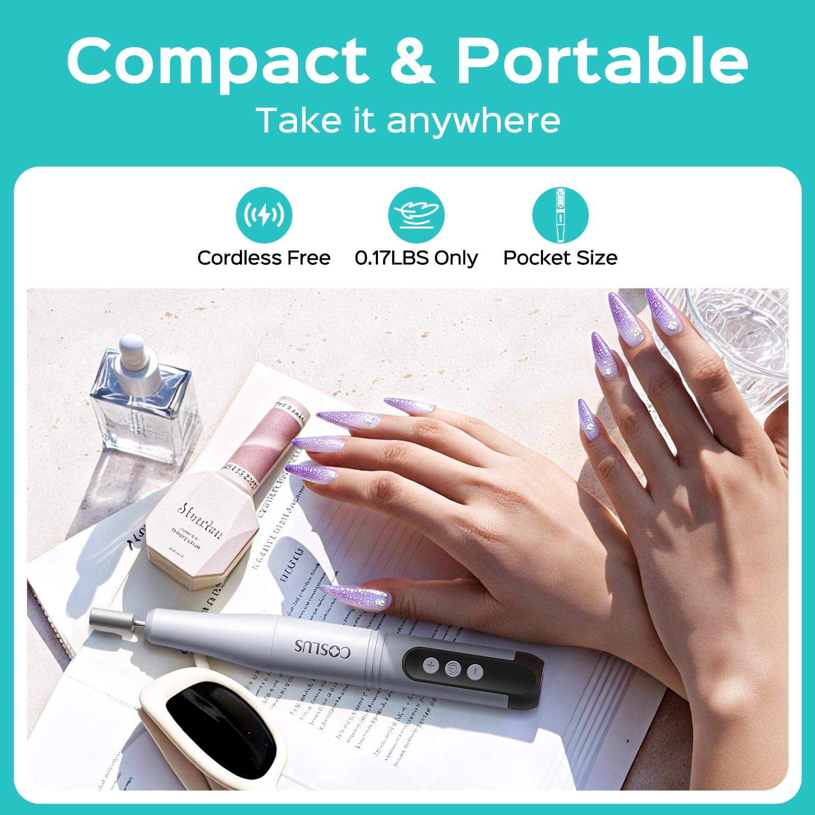 COSLUS C50 tamaño comparado con una mano para apreciar su portabilidad