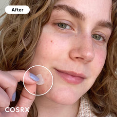COSRX primer plano de la textura del parche hidrocoloide que muestra su acabado adhesivo