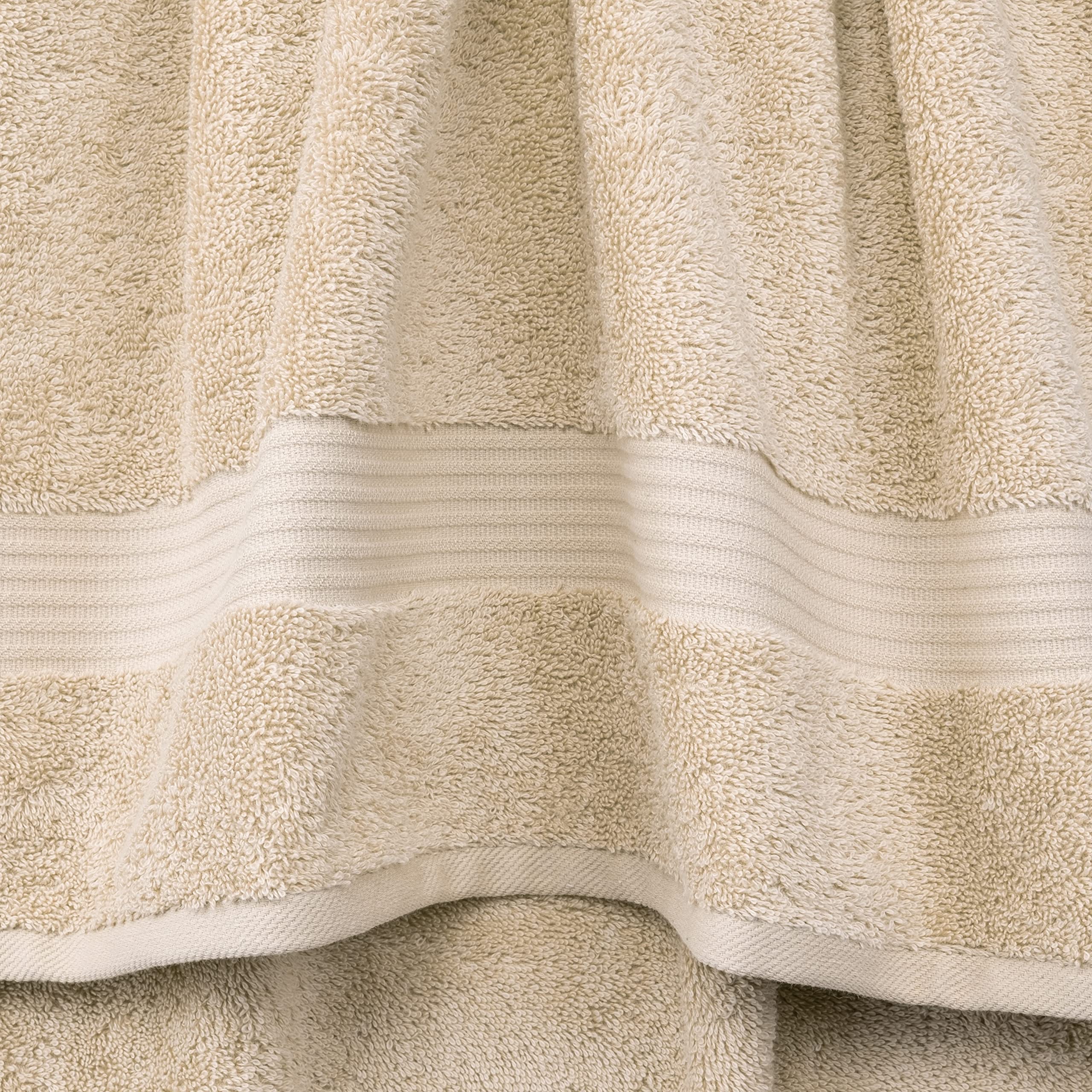 Cotton Paradise toalla de baño extendida mostrando tamaño y presión de fibra