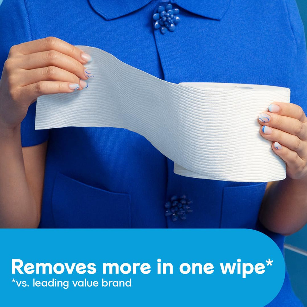 Cottonelle tamaño comparación con un rollo regular para visualizar ahorro de espacio