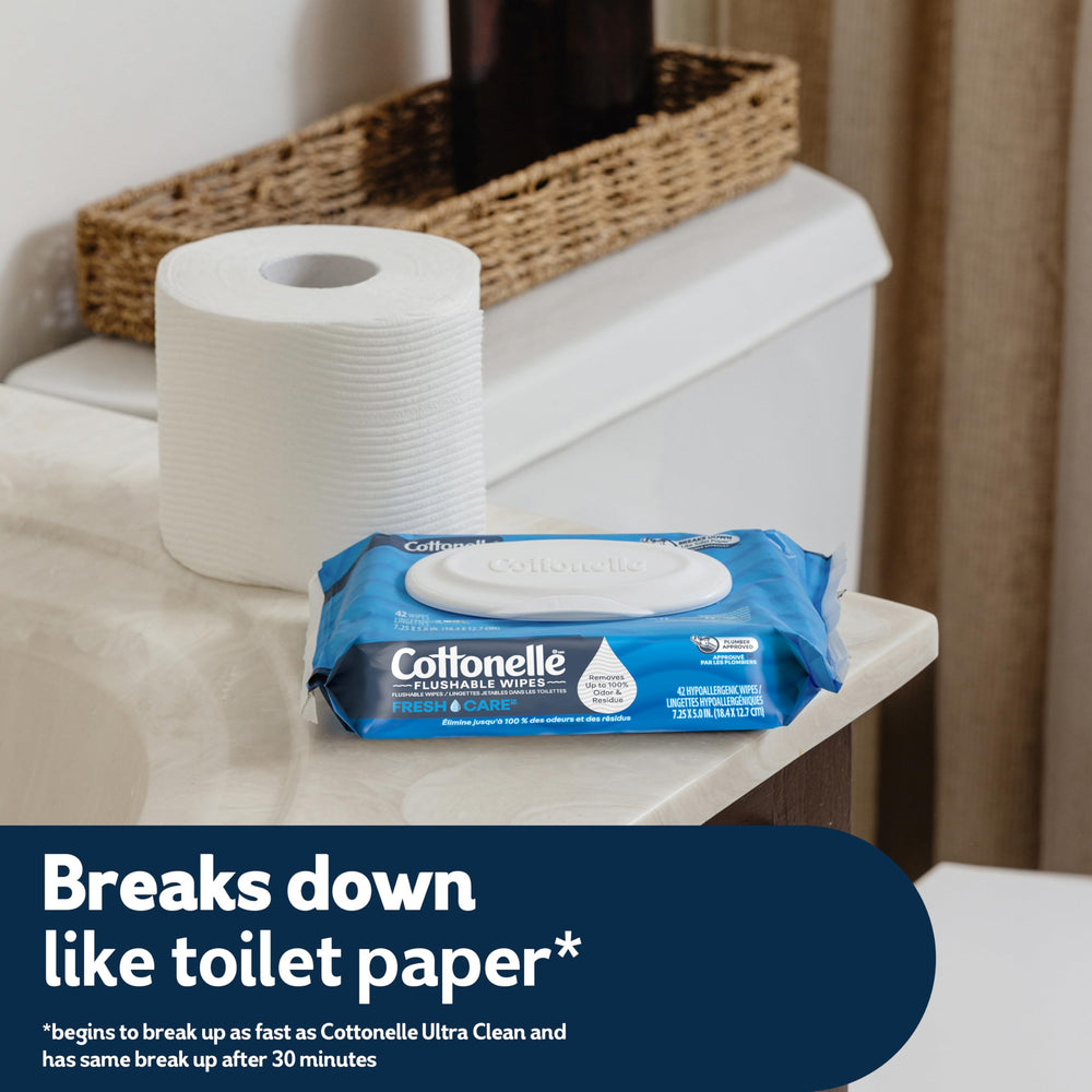 Cottonelle toallitas en uso en baño para sensación de frescura instantánea