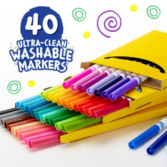 Crayola muestras de 40 colores desplegadas para inspiración creativa