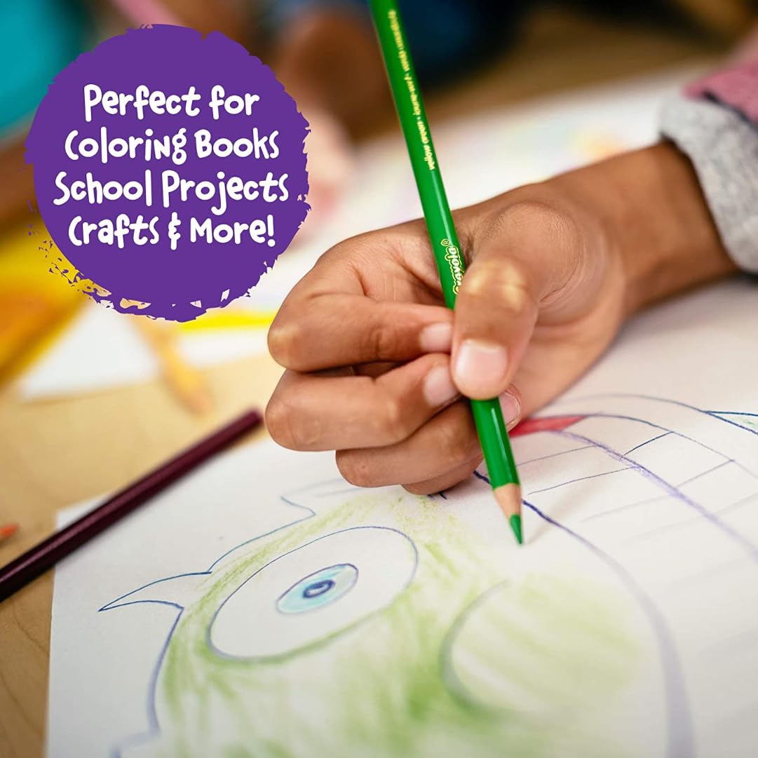 Crayola lápices junto a manos para mostrar tamaño real