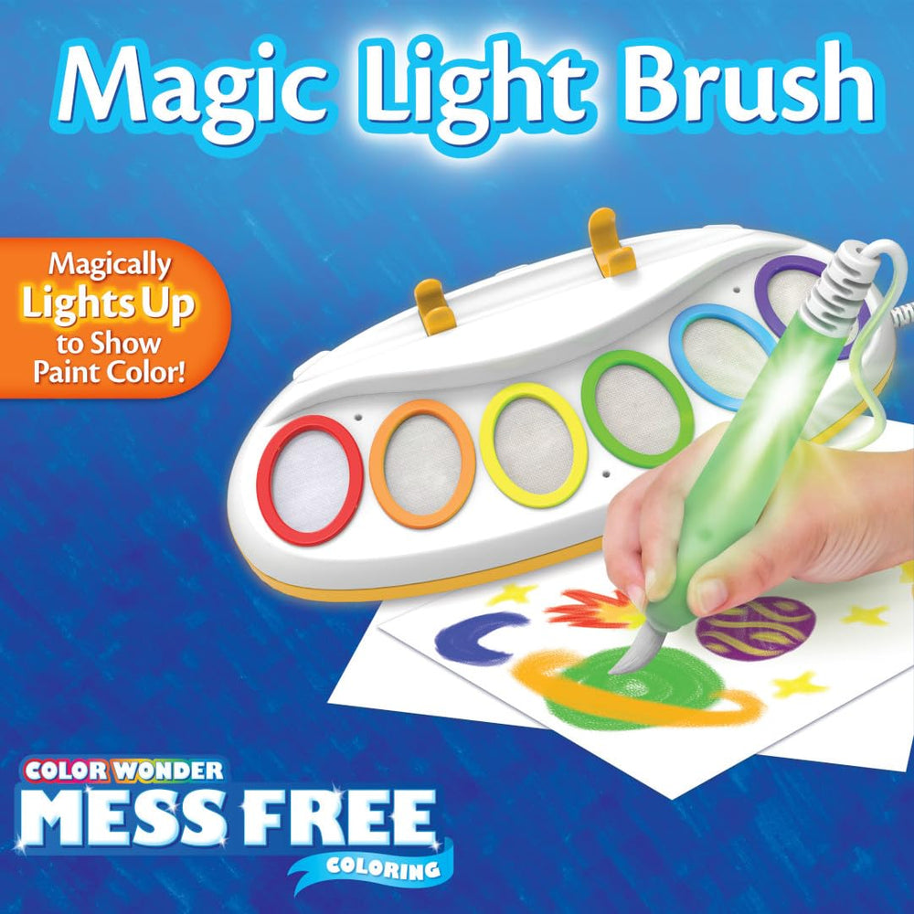 Crayola escena familiar con niños creando, ideal para actividades en interiores