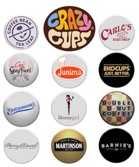 Crazy Cups cápsula junto a una taza para comparar tamaño y porción por servicio
