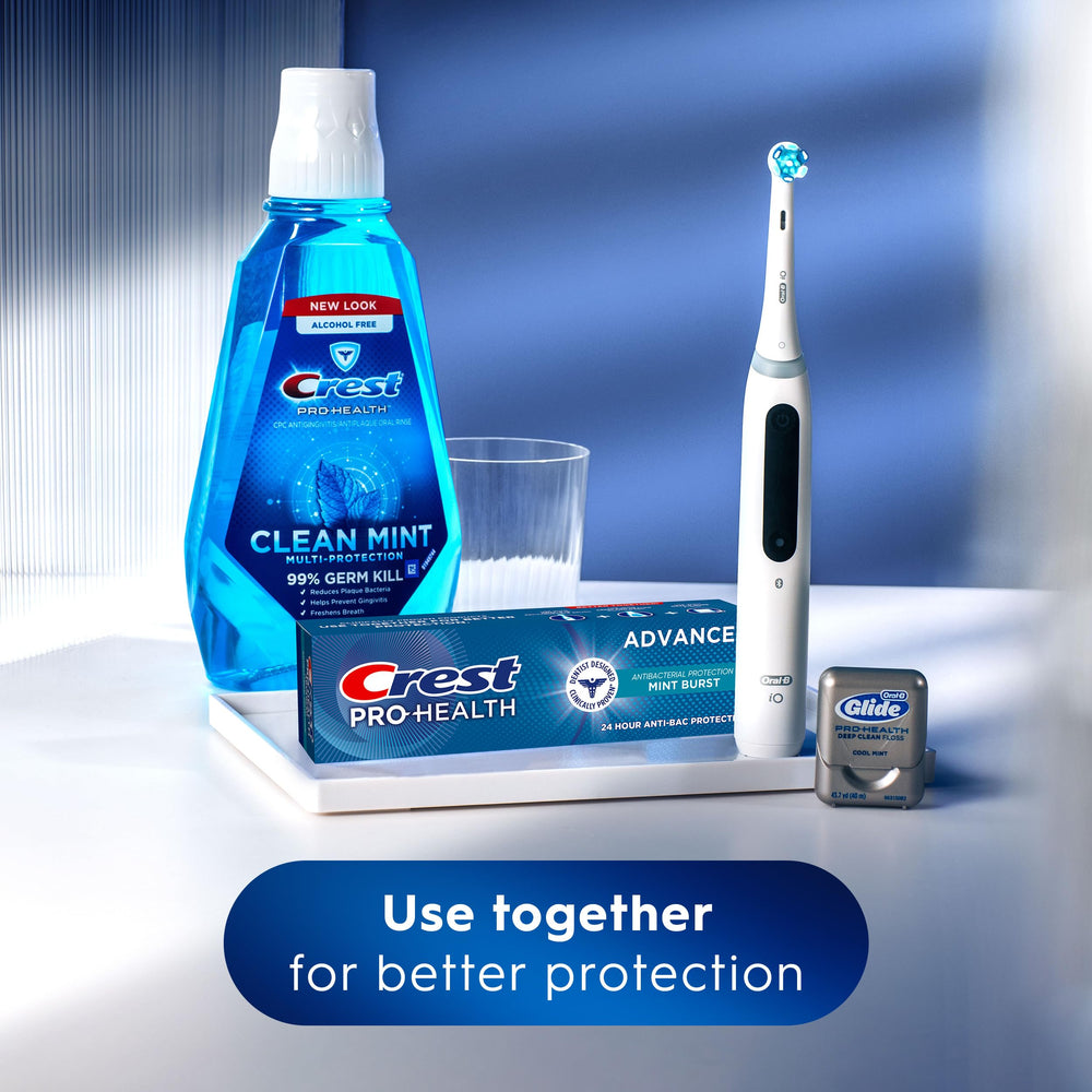 Crest tubo junto a regla para comparar tamaño práctico