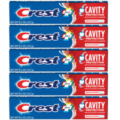 Crest tubo frente mostrando marca y tamaño 8.2 oz, protección anticaries
