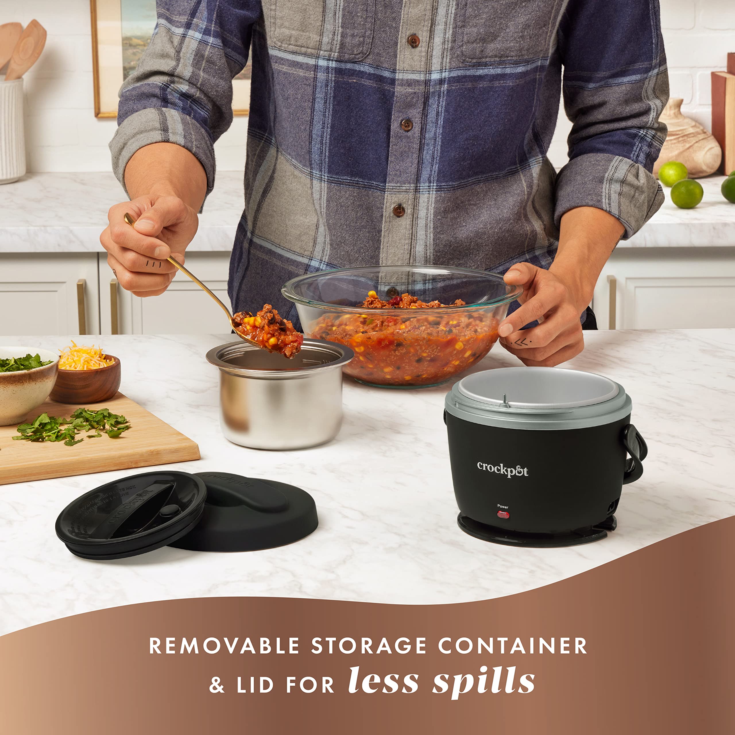Crock-Pot calentando almuerzo en oficina para comidas listas y calientes